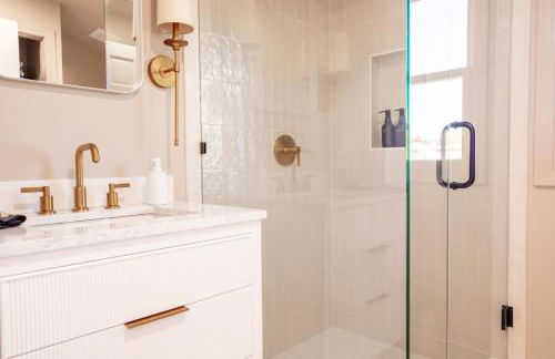 Renovated Cape Near Beach with Fire Pit - Foto 10