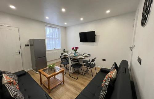Florence House - 3 Twin Bedroom House 3 Showers 2 Ensuites Plus Walk-in Wetroom Garden Fast Wi-Fi J1-M5 on Doorstep Weekly Stays ok Contractor Accommodation Another Best-in-Class - Foto 3