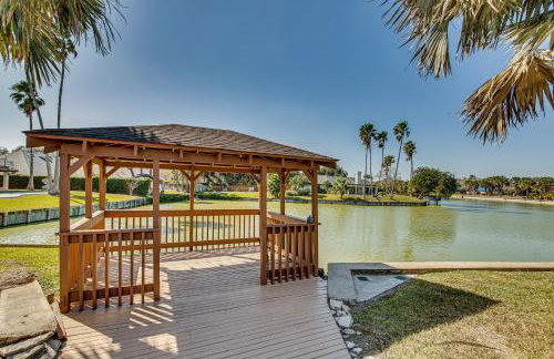 Pool and Game Room Waterfront Harlingen Home - Foto 2