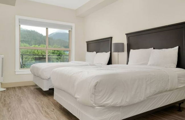 Harrison Lake Pets Welcome 3BR Suite - Photo 9