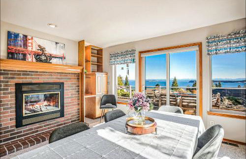 Spacious 3BR3BA with Spectacular Water Views - Foto 11