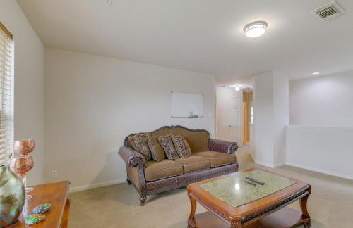 7 Mi to Downtown Baytown Spacious Home with Yard - Foto 13