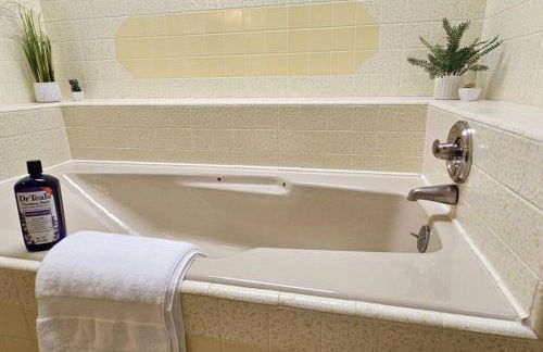 Cliff Views - Hot Tub - SUPs - Boat Parking - Sleeps 16 - Foto 23