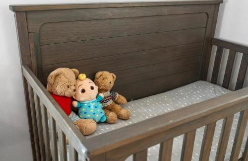 Entire Private Home with 4 Bedrooms 2 Bathrooms, Pool, View, 4 Parking, King Bed, Big Yard, Available Now - Foto 73