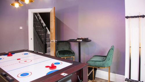Entire Luxury Home in Old Trafford, next to MUFC - Foto 4, Game Room