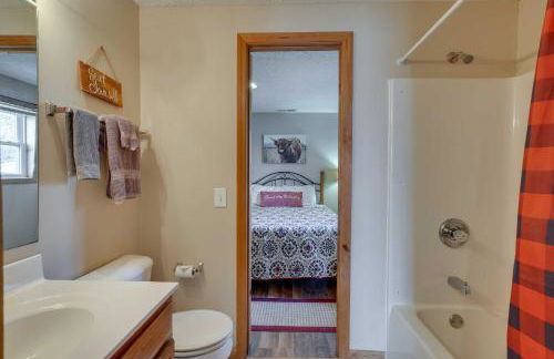 Snowed Inn Cozy Winterplace Ski-InandSki-Out Cabin - Foto 17