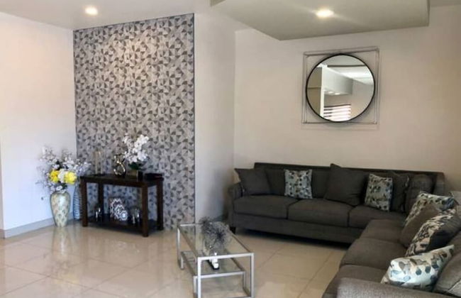 Charming House With Beautiful City View - Foto 6