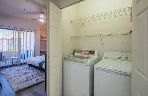 Elegant 1BD King Bed, Pool, Hot Tub, Gym, Parking - Photo 28