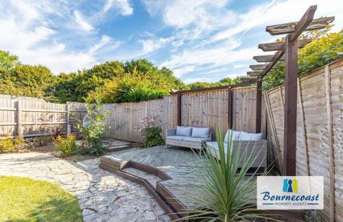 AUSTER CLOSE by BOURNECOAST - A Family Home with Garden and Parking - WIFI - HB9617 - Foto 3