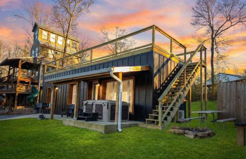 This is IT Cabin with a hot tub fire pit & indoor pool - Foto 20