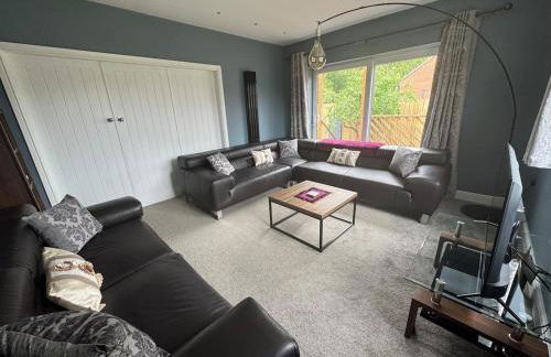 The Plum Tree - 5 luxury modern bedrooms - Photo 8