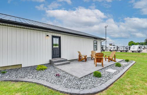 Charming Middlebury Retreat with Patio and Fire Pit - Foto 21