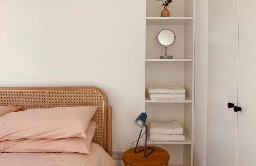 High Cogges Farm Holiday Cottages - The Cart Shed - Photo 8