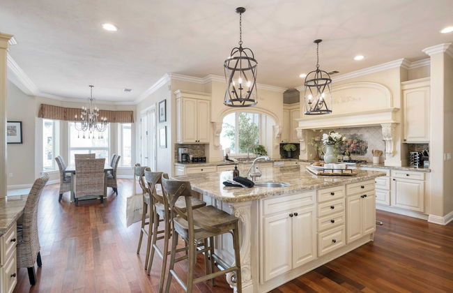 Grand Contento by Avantstay Extraordinary Estate w/ Pool & Movie Room - Photo 28