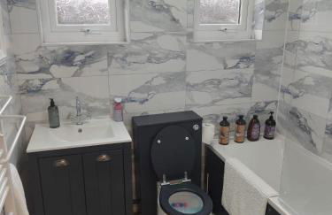 New 2 Bedroom Appartment In Manchester - Stretford - Old Trafford Close to Football-Cricket Ground & City Centre - Foto 32