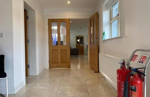 Rostrevor Valley 6-Br Sleeps 20 w Hot Tub & View - Photo 35