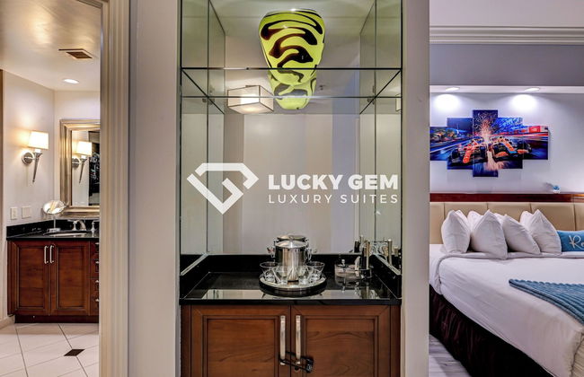 Lucky Gem Penthouse Suites at MGM Signature - Photo 23