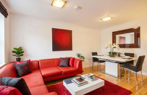 Bamburgh - Sleeps 8 - Dogs Stay Free - Enclosed Garden - Off Road Parking - Foto 1