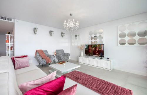 The White House Marbella - Photo 3