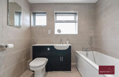 Holyport - Three Bedroom House - Parking - Foto 22