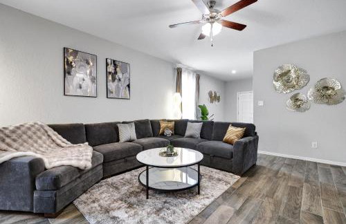 Stylish Hot Tub Retreat BBQ Yard Games WiFi Pets - Foto 6