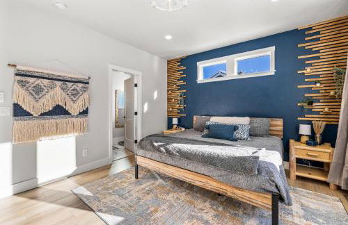 New Mountain Bluebird - walk to lake, golf, and town - game rm - family friendly - sleeps 14 - Photo 14