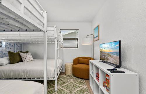 Walk to Beach, Heated Pool, Dog-Friendly, Firepit - Foto 38