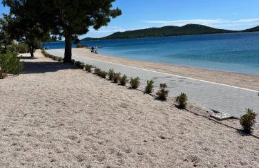 BUQEZ VILA HAJDA 16 - second row direct on the beach - Foto 23