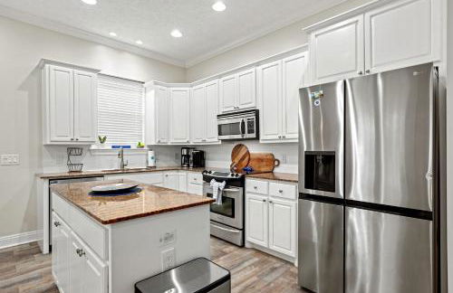 Escape to Sand Dollar Holler: Coastal Retreat, 3 Beds, 2.5 Baths, Sleeps 10! - Foto 66