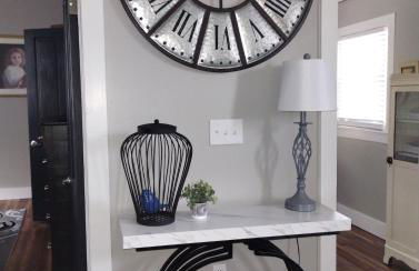 The Bluebird Guesthouse *walk to downtown* - Photo 11