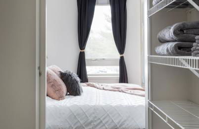 TC Sweet Pea - 2-Bedroom Condo Near Downtown TC! - Photo 15