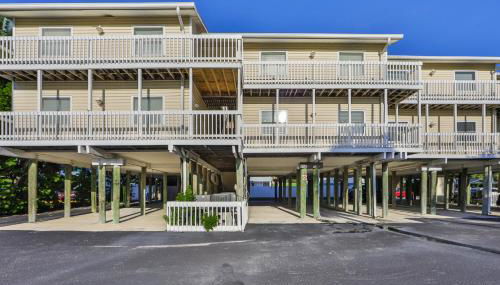 100 steps to beautiful Indian Rocks Beach, oceanside, 2 bedroom updated condo - Foto 3