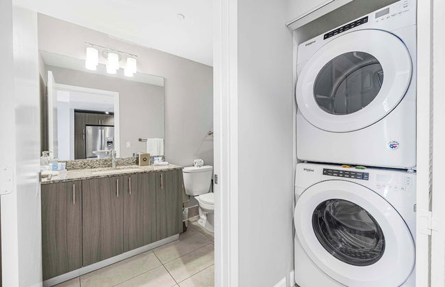 Downtown Doral Condo w-Free Parking - Foto 47