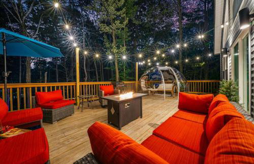 Chalet with Hot Tub, Game, Movie Room, Lake and Pool Access - Foto 2