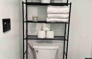 Cheerful house with EV, Parking & backyard - Foto 27