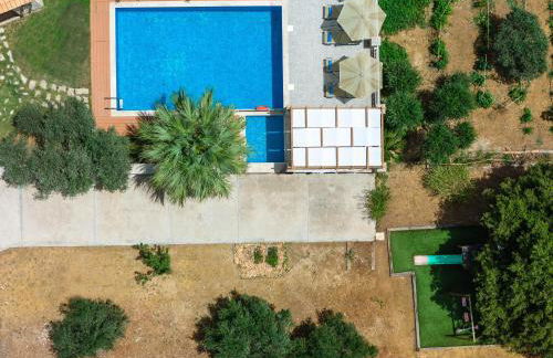 Saridakis Villa, Multi-Generational Escape & Pool, By ThinkVilla - Foto 56