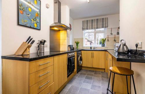 Lovely 4BDR home- Off street parking sleeps 7 - Foto 11