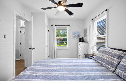 Private Downtown Bungalow Near Riverwalk & Beaches - Photo 14