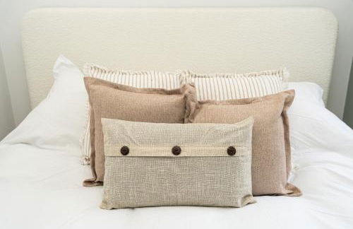 Central Stamford Apartment with private parking - Foto 37