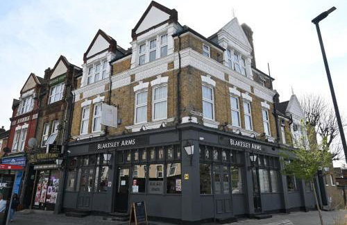 4BR Family Home, Garden, WiFi, 5mins to Elisabeth Line & 10min to Stratford - Foto 41