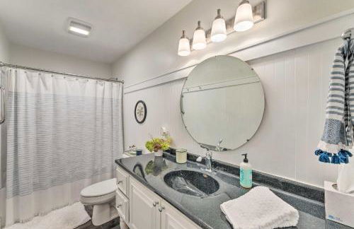 Airy Cottage Close to Rock Lake with Fire Pit! - Foto 14