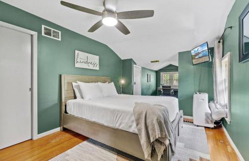 Lowry Parlour - Photo 51