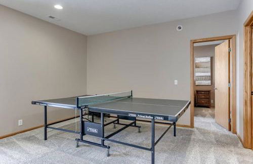 Spacious Pool House with tons of amenities! - Foto 7