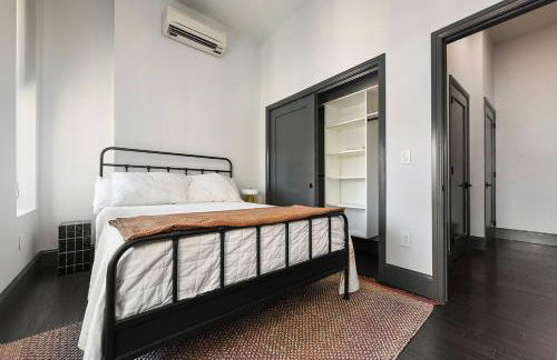 Remodeled 2BR Downtown Near Acrisure Stadium - Foto 9