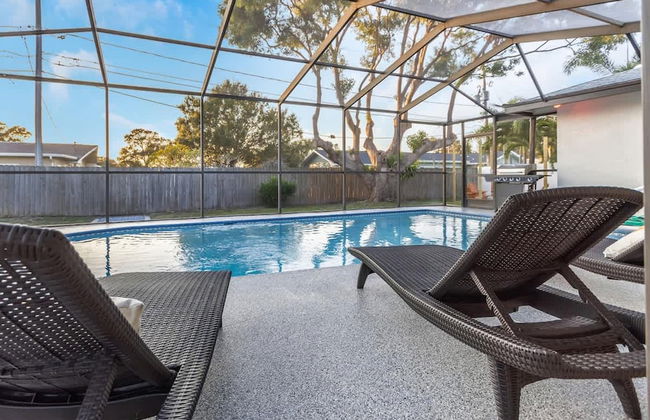 Fun Family-friendly Modern Beach Home With Pool - Photo 41