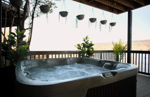 Lakeview Villa with Private Hot Tub, Firepit & Spacious Decks with Breathtaking Cliff Views - Foto 6