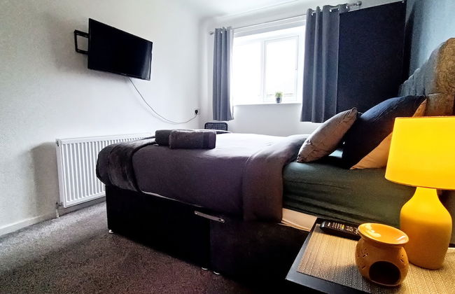 Cozy 3-Bed Family Home with Free Parking - Foto 24