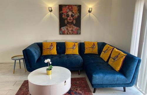 5 bedroom 3 Bathroom townhouse,Parking, Netflix, Pool table, Wifi,Nr Sandwell Hospital and train station - Foto 1