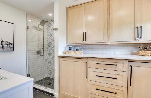 Waterfront Granbury Home with Electric Fireplace! - Foto 21