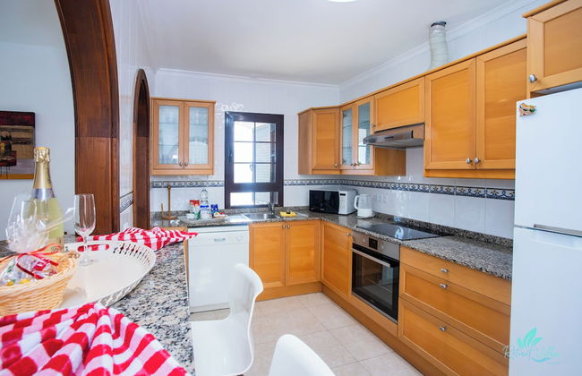 3 Bed Villa - Pool, Terrace, Bbq, Near Beach - Foto 9